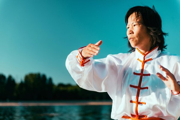 Comment les exercices de Tai Chi peuvent-ils améliorer l'équilibre et la coordination chez les seniors?